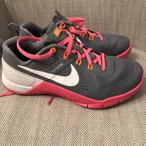 Nike Metcon - pink & grey - size 6